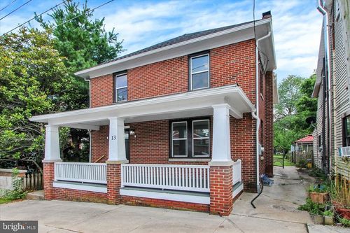 13 E King St, ABBOTTSTOWN, PA, 17301-9563 | Card Image