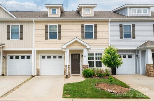 207 Stoney Point Way, Candler, NC, 28715-0318 | Card Image