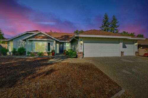 8677 Robin Hill Way, Orangevale, CA, 95662-4400 | Card Image