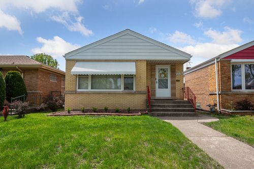 11038 S Avenue N, Chicago, IL, 60617-6933 | Card Image