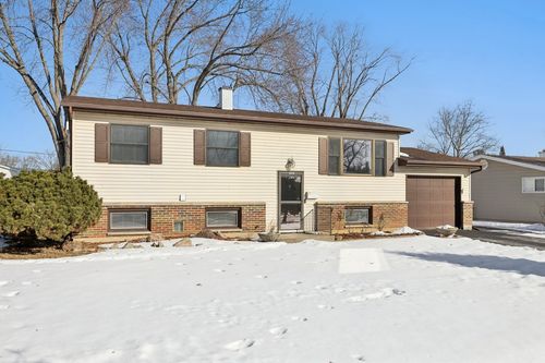18508 W Woodland Ter, Gurnee, IL, 60031-1537 | Card Image