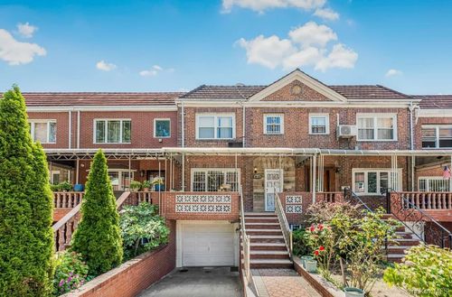 10538 65th Rd, Forest Hills, NY, 11375-1841 | Card Image