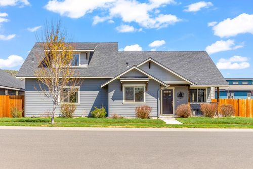 1002 Ne Discovery Loop, Prineville, OR, 97754-1496 | Card Image