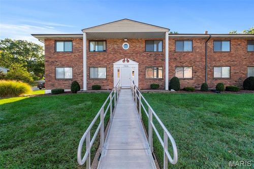 unit-4-7904 Camelot Ln, Saint Louis, MO, 63123-1956 | Card Image