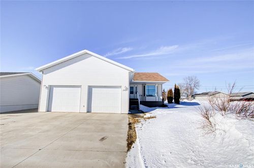 202 Regent Street, Melfort, SK, S0E1A0 | Card Image