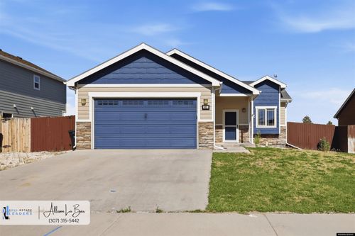 851 Fossil Butte St, Mills, WY, 82604 | Card Image