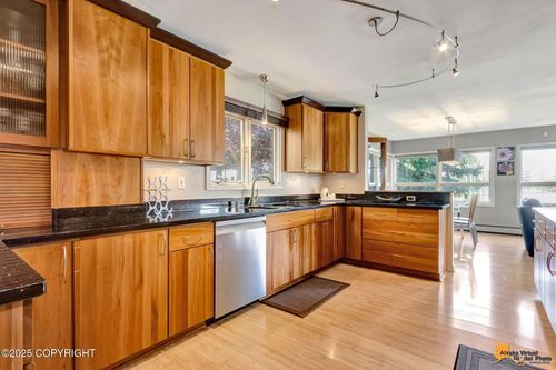432 W 10th Ave, Anchorage, AK, 99501-3502 | Card Image
