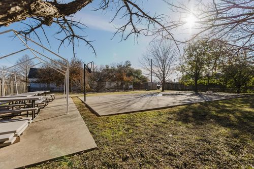 202 Main St, Hutto, TX, 78634-4524 | Card Image