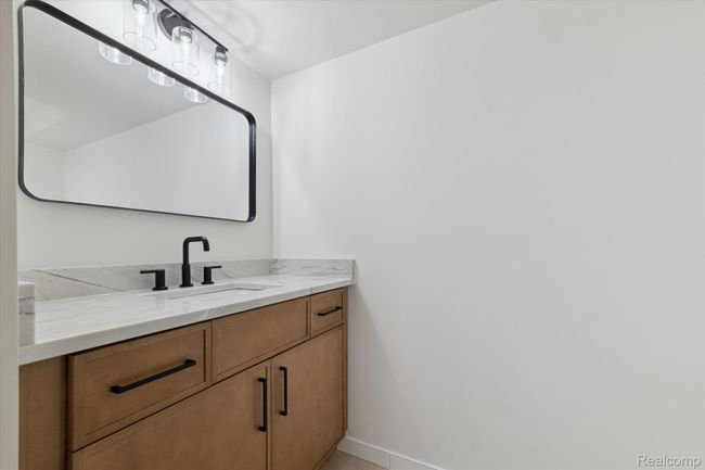 41-1105-Ivyglen-Cir-Bloomfield-Hills-MI-48304-WindowStill-44.jpg | Image 38