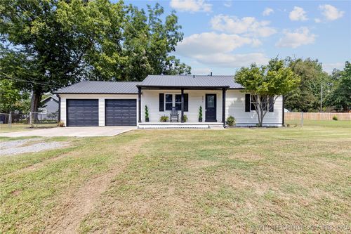 907 Se 4th St, Wagoner, OK, 74467-5805 | Card Image
