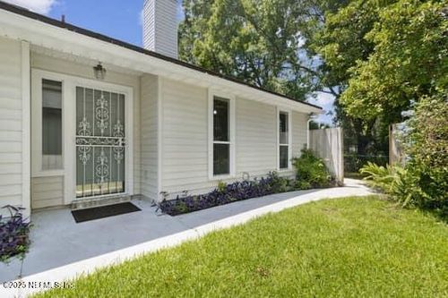 8868 Chambore Dr, Jacksonville, FL, 32256-8485 | Card Image
