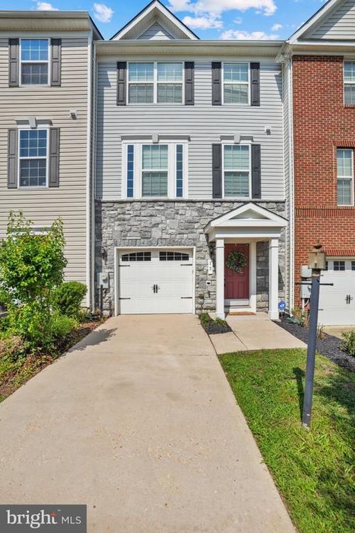 12 Arenas Ct, CAPITOL HEIGHTS, MD, 20743-5713 | Card Image