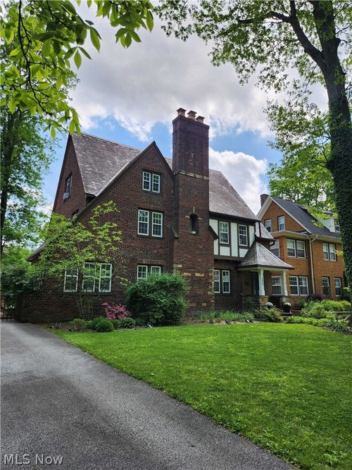 2858 Berkshire Rd, Cleveland Heights, OH, 44118-2402 | Card Image