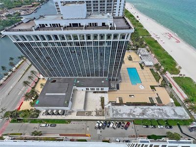 2708 - 4779 Collins Ave, Condo with 2 bedrooms, 2 bathrooms and null parking in Miami Beach FL | Image 2