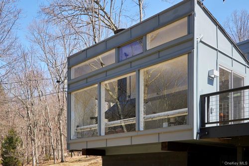 611 N Clove Rd, Millbrook, NY, 12545-6601 | Card Image