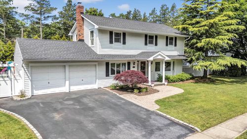 12 Frost Pond Rd, Greenlawn, NY, 11740-2204 | Card Image