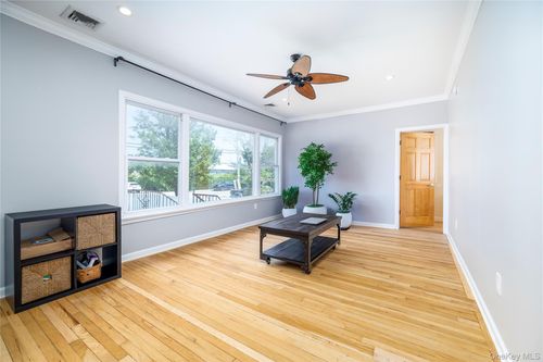49 Barnes St, Long Beach, NY, 11561-2601 | Card Image