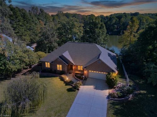 948 Aquaview Dr, Kernersville, NC, 27284-2378 | Card Image