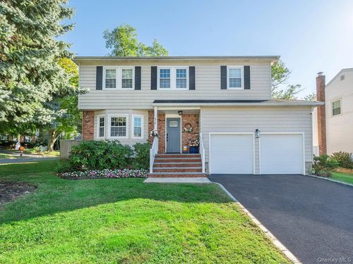 1 Dartmouth Dr, Glen Cove, NY, 11542-2017 | Card Image