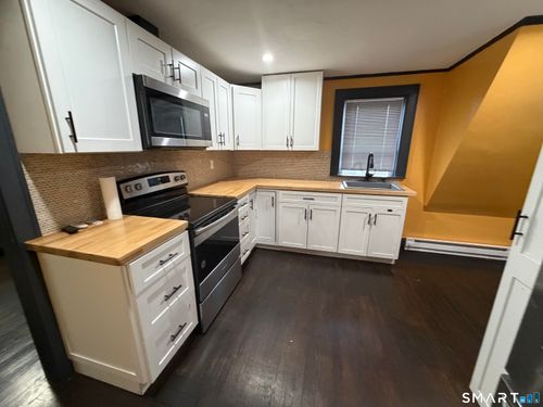 3 Park Ave, Bloomfield, CT, 06002-3232 | Card Image