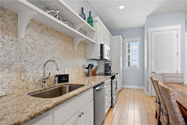 3-304 - 140 Social Cir, Condo with 3 bedrooms, 3 bathrooms and null parking in Port Aransas TX | Image 7