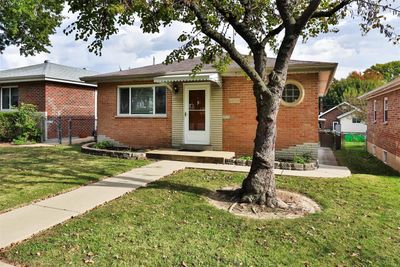 Ranch-style house with a front yard | Image 2