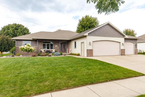 542 Berghuis Drive, COMBINED LOCKS, WI, 54113 | Card Image