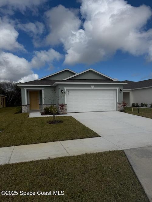 561 Richmond Cir Sw, Palm Bay, FL, 32908-5201 | Card Image