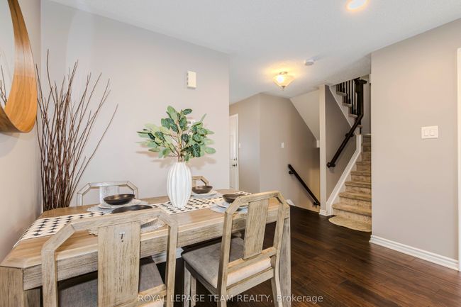 302 Song Sparrow St, House attached with 3 bedrooms, 3 bathrooms and 2 parking in Nepean ON | Image 11