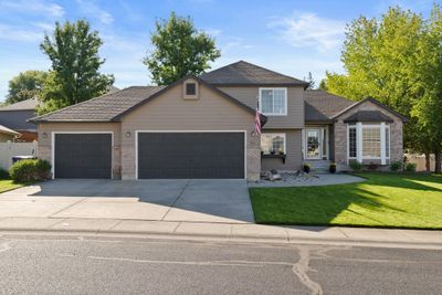 812 E Brierwood Ln, Home with 4 bedrooms, 3 bathrooms and null parking in Spokane WA | Image 1