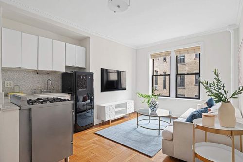 5r-85 Barrow St, New York, NY, 10014-3719 | Card Image