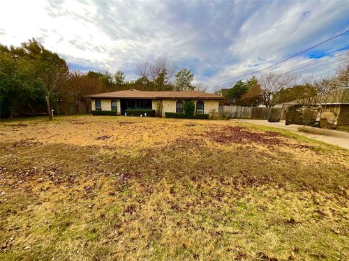 215 N Casa Grande Cir, Duncanville, TX, 75116-4103 | Card Image