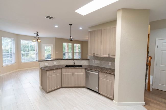 10920 Quarry Oaks Trl, House other with 5 bedrooms, 4 bathrooms and 2 parking in Austin TX | Image 7