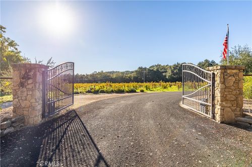 1545 Willow Creek Rd, Paso Robles, CA, 93446-9641 | Card Image