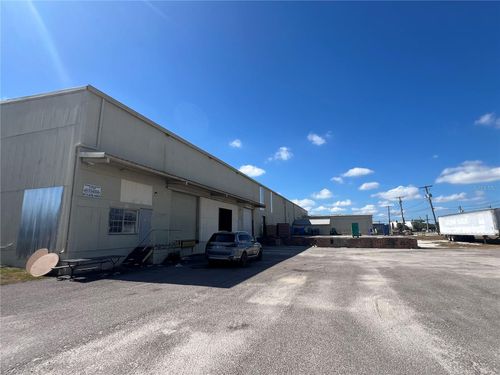 5705 E Hanna Ave, Tampa, FL, 33610-4036 | Card Image