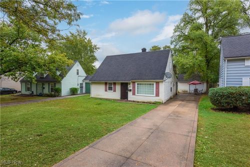 19602 Cherrywood Ln, Warrensville Heights, OH, 44128-2712 | Card Image