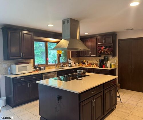 554 Huckleberry Ln, Franklin Lakes, NJ, 07417-2317 | Card Image