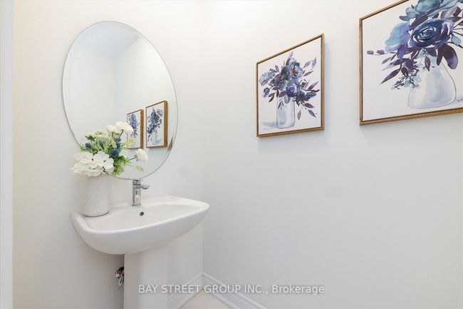 12 Schmeltzer Cres, House attached with 3 bedrooms, 3 bathrooms and 1 parking in Richmond Hill ON | Image 5