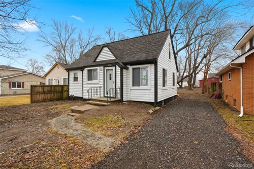 3426 Signet Dr, Waterford Twp, MI, 48329-4066 | Card Image