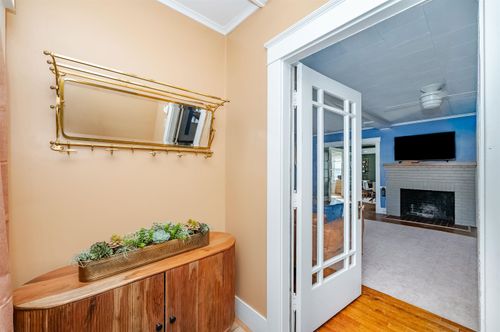 44 N Adams St, Manchester, NH, 03104-2533 | Card Image