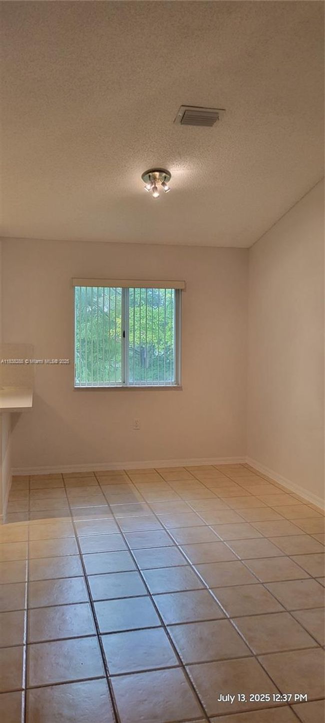 APT-201 - 2125 Nw 77 Th Way, Condo with 3 bedrooms, 2 bathrooms and null parking in Pembroke Pines FL | Image 7