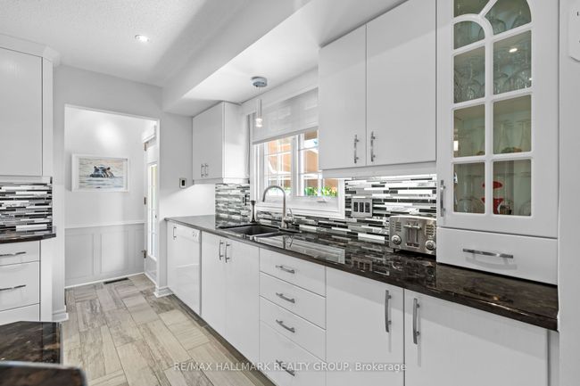 2140 Blue Jay Cres, House other with 2 bedrooms, 2 bathrooms and 3 parking in Gloucester ON | Image 9
