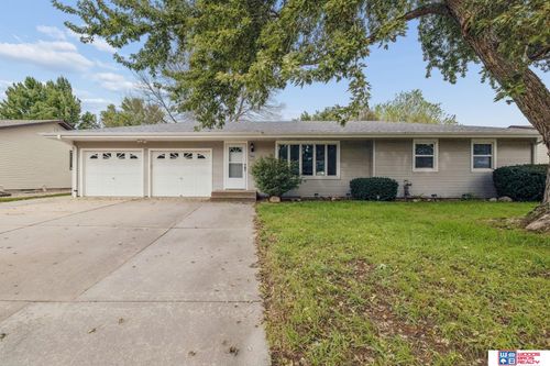 1605 E Lawn Plaza Drive, York, NE, 68467 | Card Image