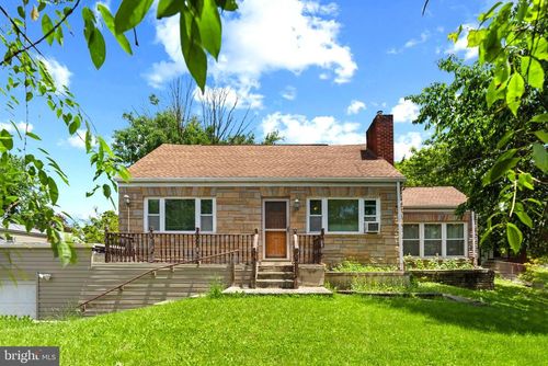 201 Village Rd, HARRISBURG, PA, 17112-2439 | Card Image