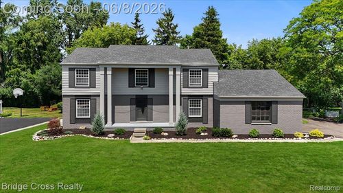 655 S Spinningwheel Ln, Bloomfield Hills, MI, 48304-1324 | Card Image