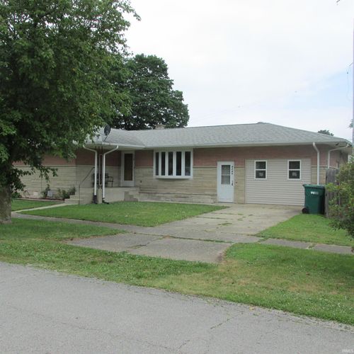 404 W Franklin St, Colfax, IN, 46035-9180 | Card Image