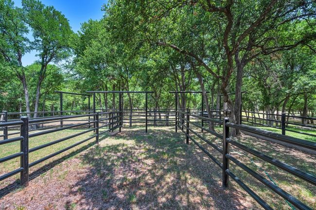 565 Lost Hunters Cyn, House other with 5 bedrooms, 5 bathrooms and 3 parking in China Spring TX | Image 80