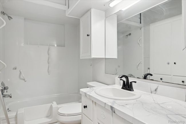 26-1932-Henbert-Rd-West-Bloomfield-Township-MI-48324-WindowStill-11.jpg | Image 17