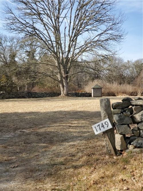 1749 Main Rd, Westport, MA, 02790-4416 | Card Image