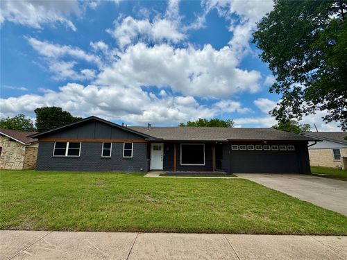 2021 Lexington Pl, Bedford, TX, 76022-7633 | Card Image